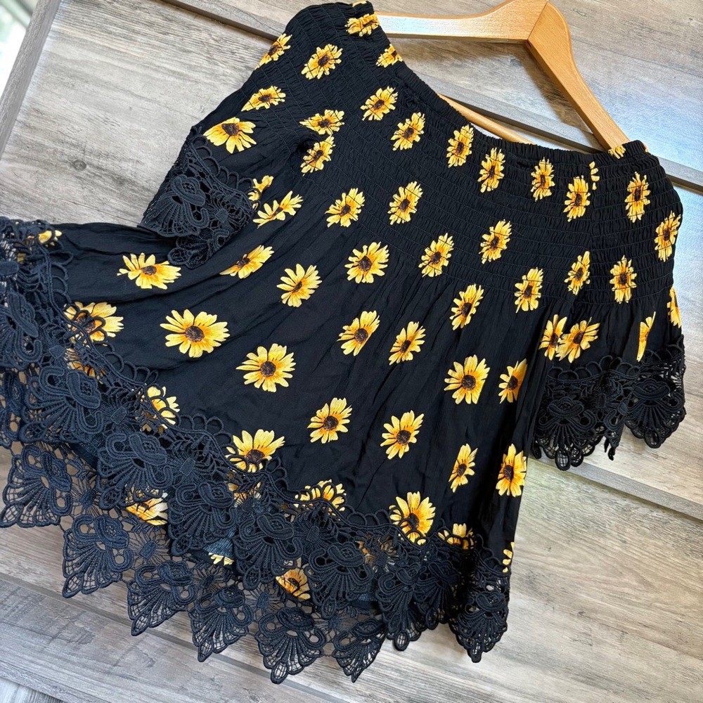 Rue21 Yellow Sunflower Floral Black Lace Flowy Blouse Top NWT Women's L - Picture 7 of 10